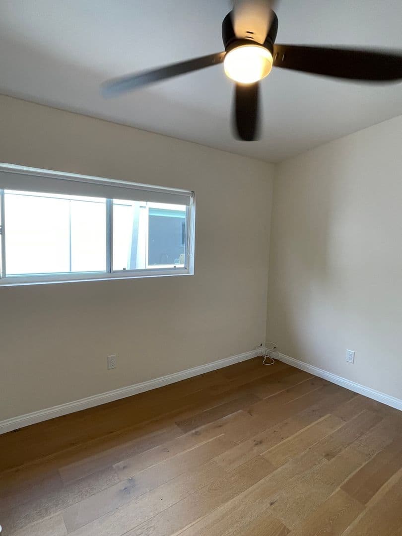 Venice Apartment: 707 - 707 1/2 6th Ave