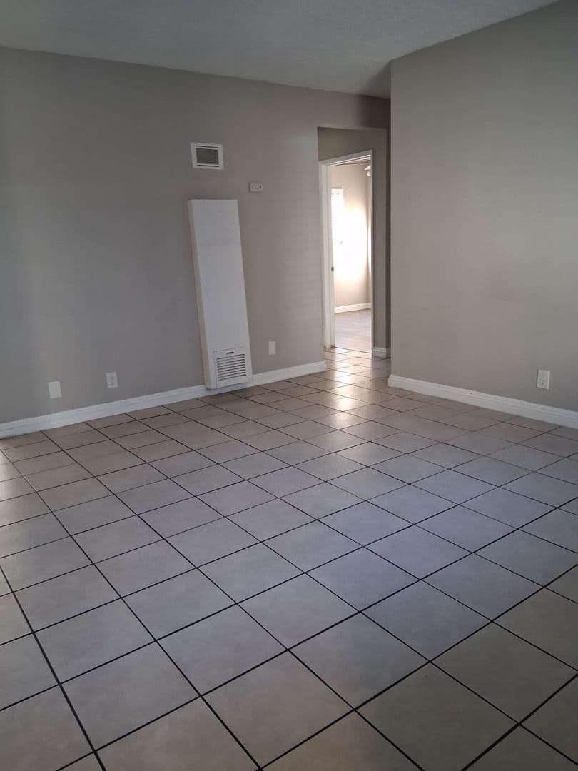 Paramount Apartment: 16619-16621 Downey Ave