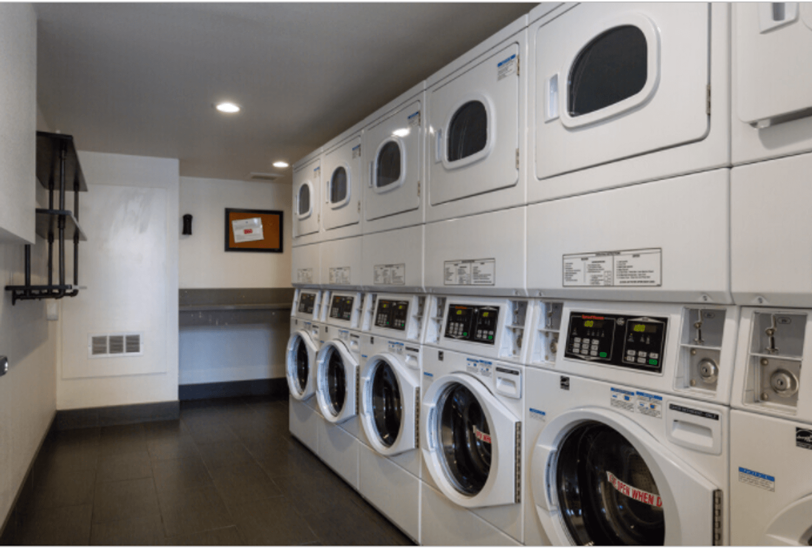 Long Beach Apartment: 3787 E 11th St