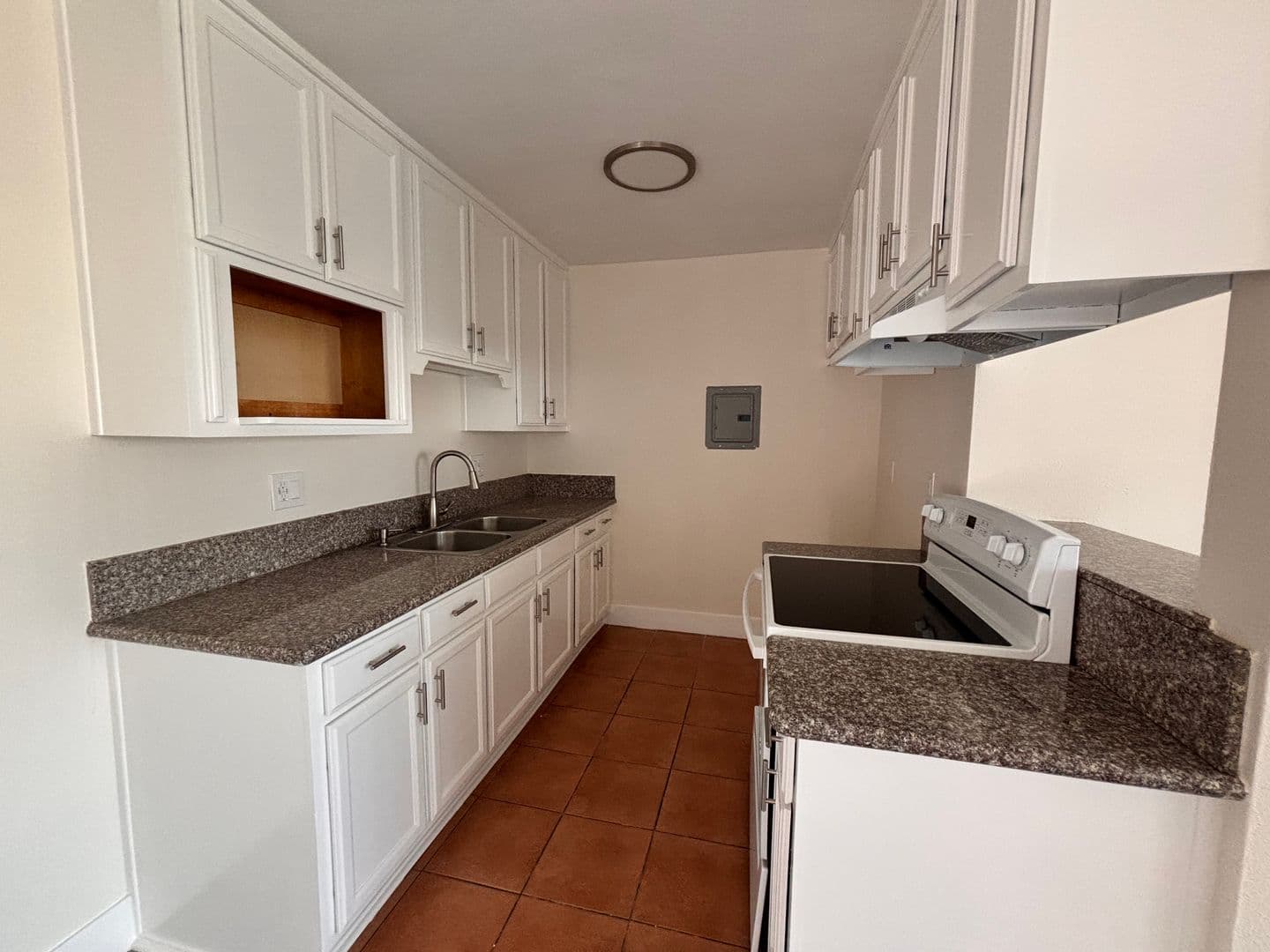 Long Beach Apartment: 1133 Freeman Ave