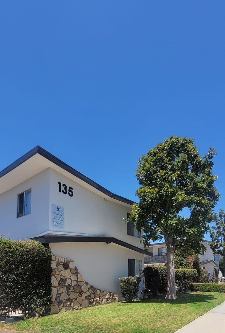 Anaheim Apartment: 119-135 S Fahrion Pl