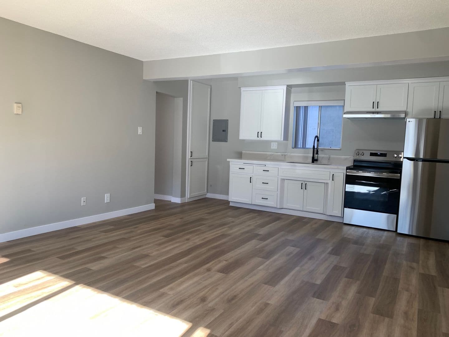 Bellflower Apartment: 9559 Flower St