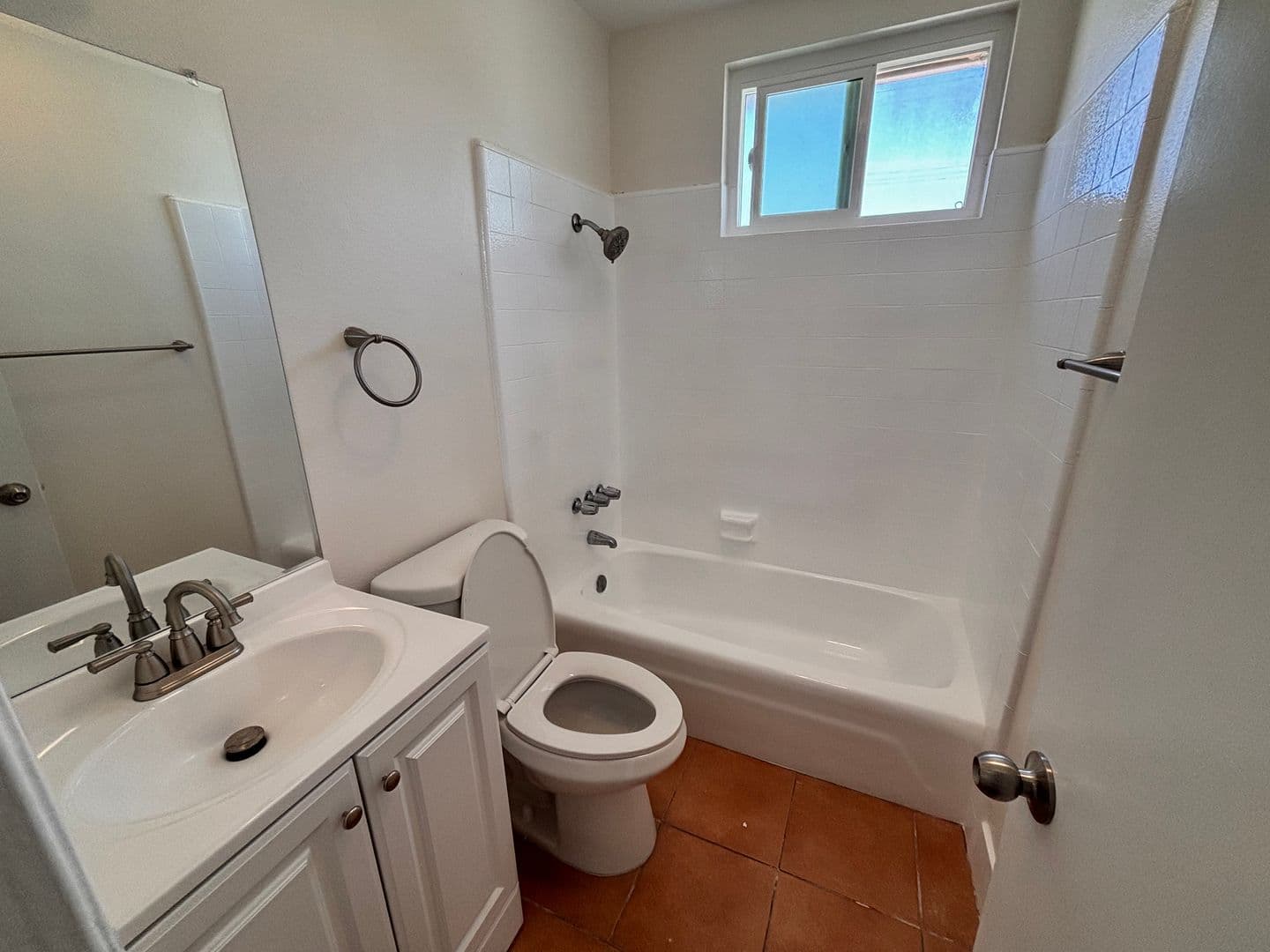 Long Beach Apartment: 1133 Freeman Ave