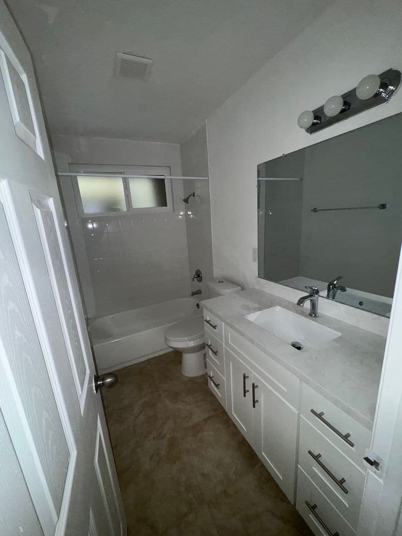 Anaheim Apartment: 205 E Clifton Ave