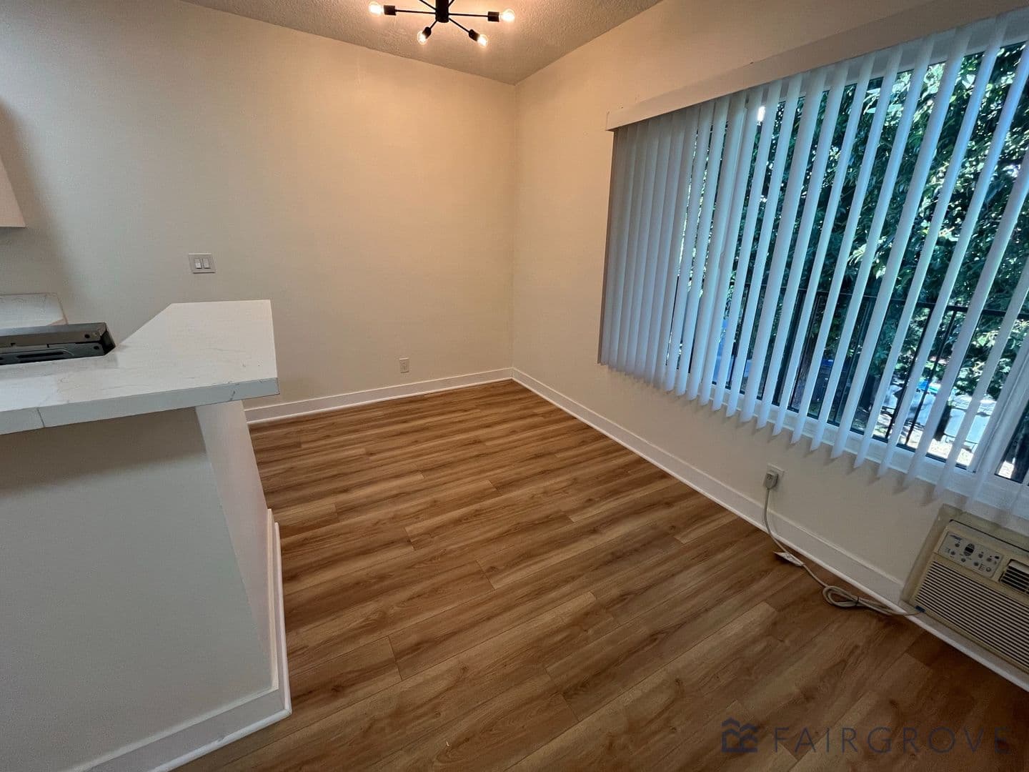Anaheim Apartment: 937 S Roberts St