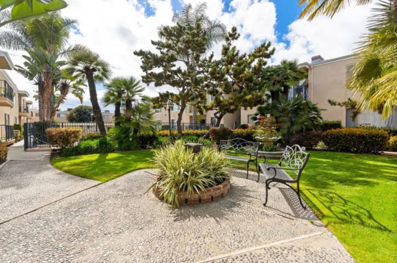 Downey Apartment: 9070 East Florence Ave