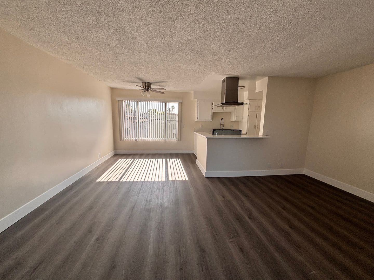 Long Beach Apartment: 1600 N Stanton Pl
