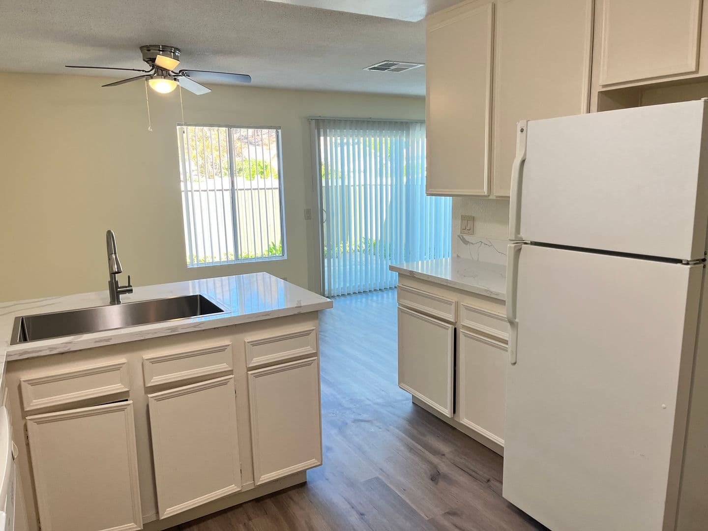 San Diego House: 2358 Adirondack Row #06
