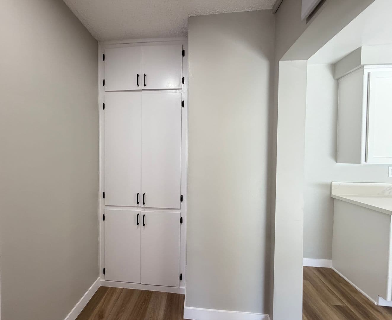 Bellflower Apartment: 9559 Flower St