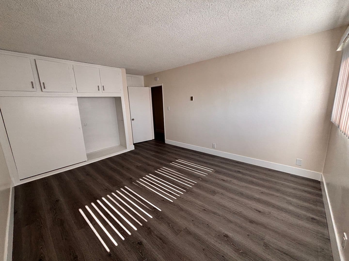 Long Beach Apartment: 1600 N Stanton Pl