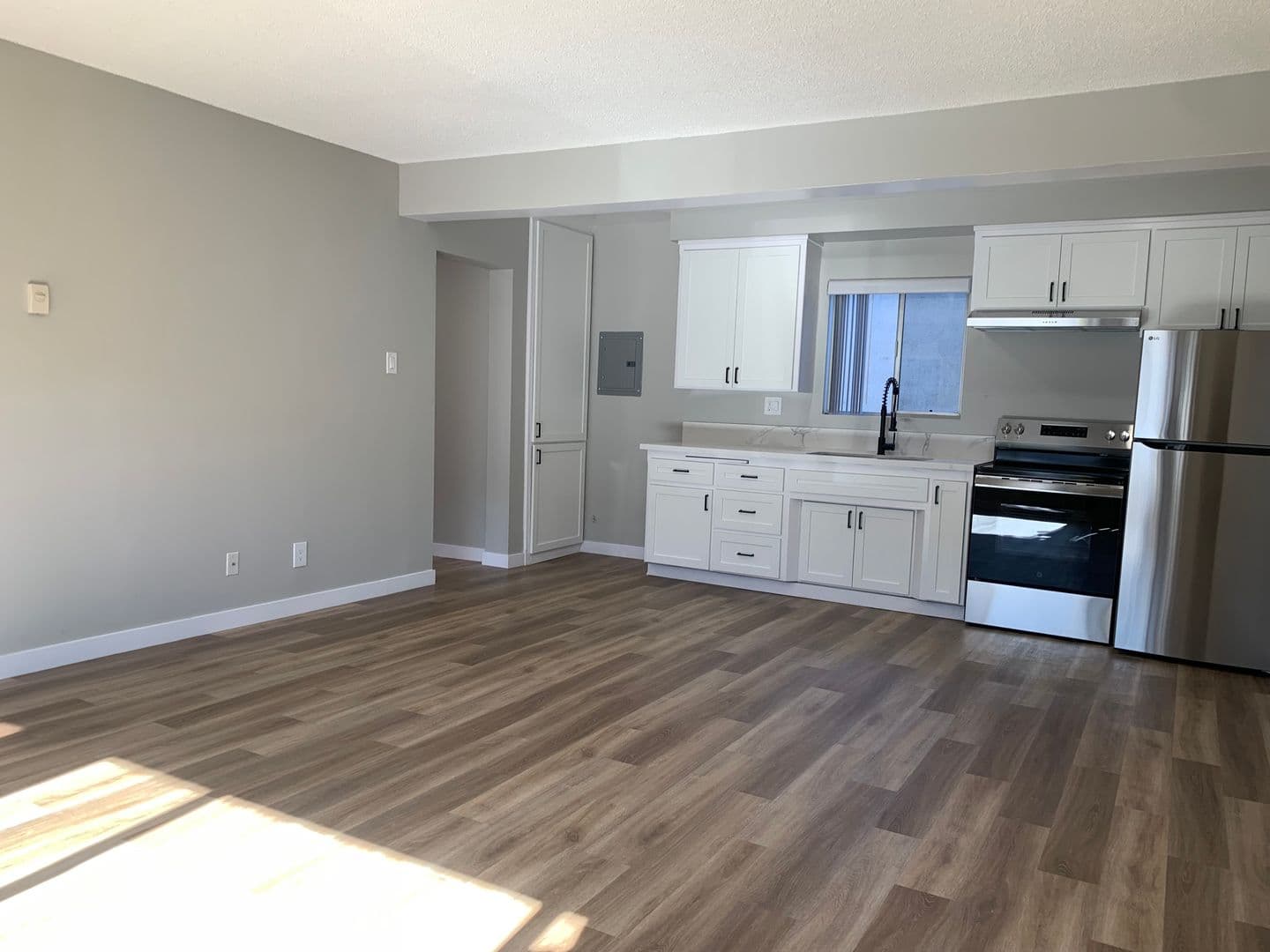 Bellflower Apartment: 9559 Flower St