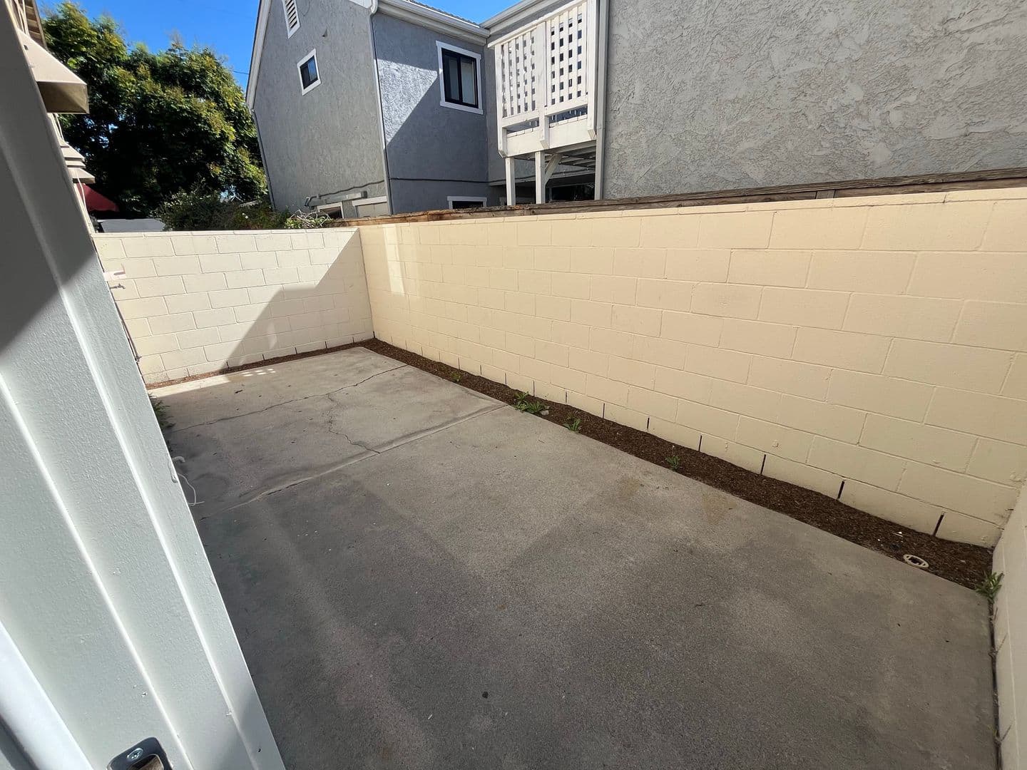 Costa Mesa Apartment: 2522 Elden Ave
