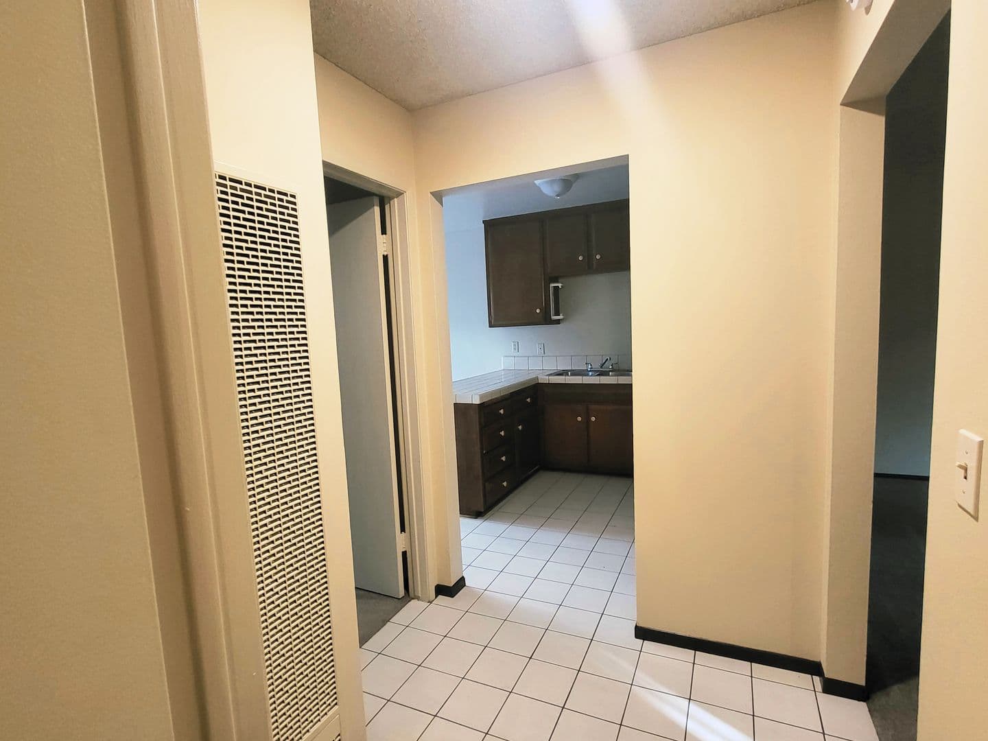 Anaheim Apartment: 1255 S Nutwood St