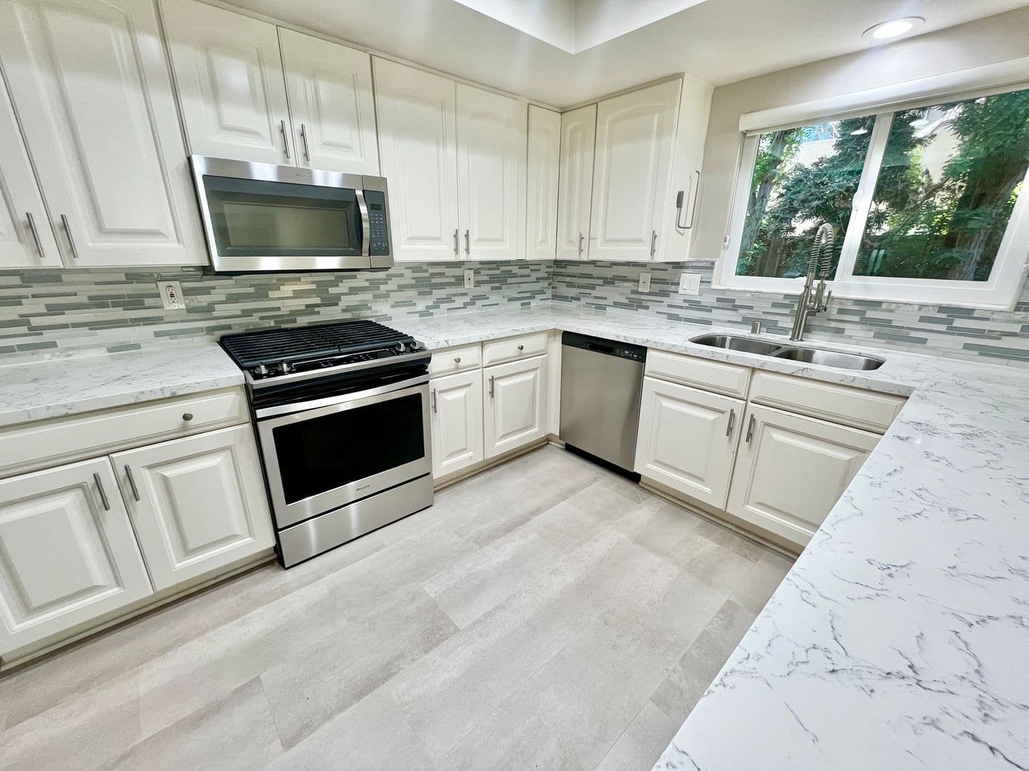 Poway House: 17190 Tam O Shanter Dr