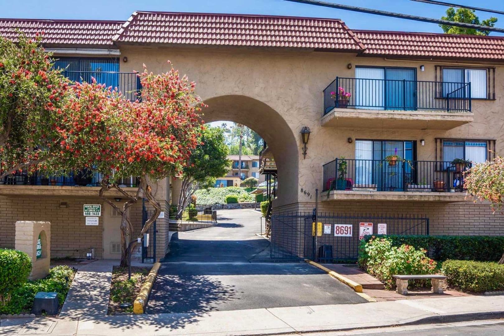La Mesa Apartment: 8691 Lemon Ave.