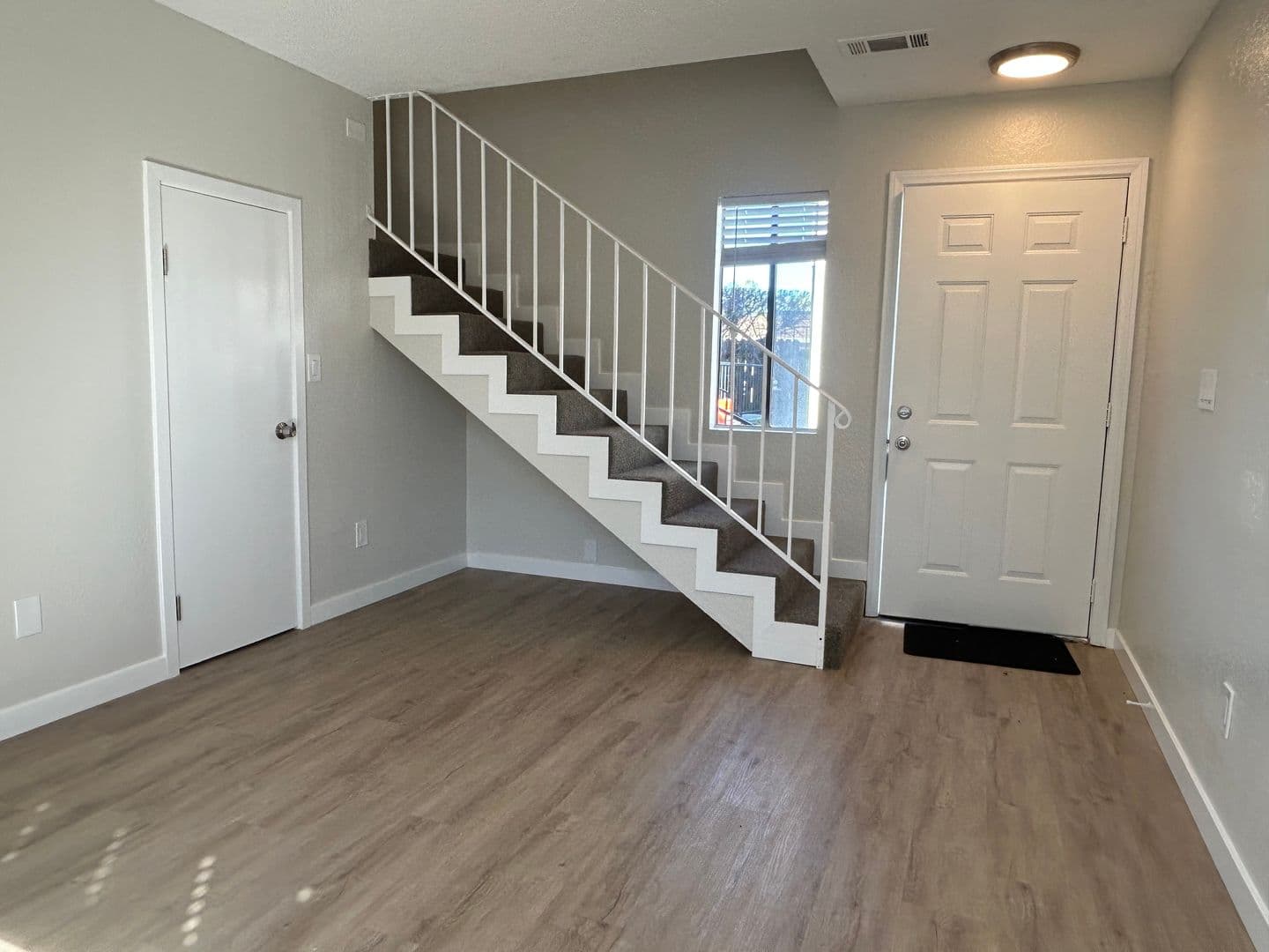 Costa Mesa Apartment: 1940 Wallace Ave