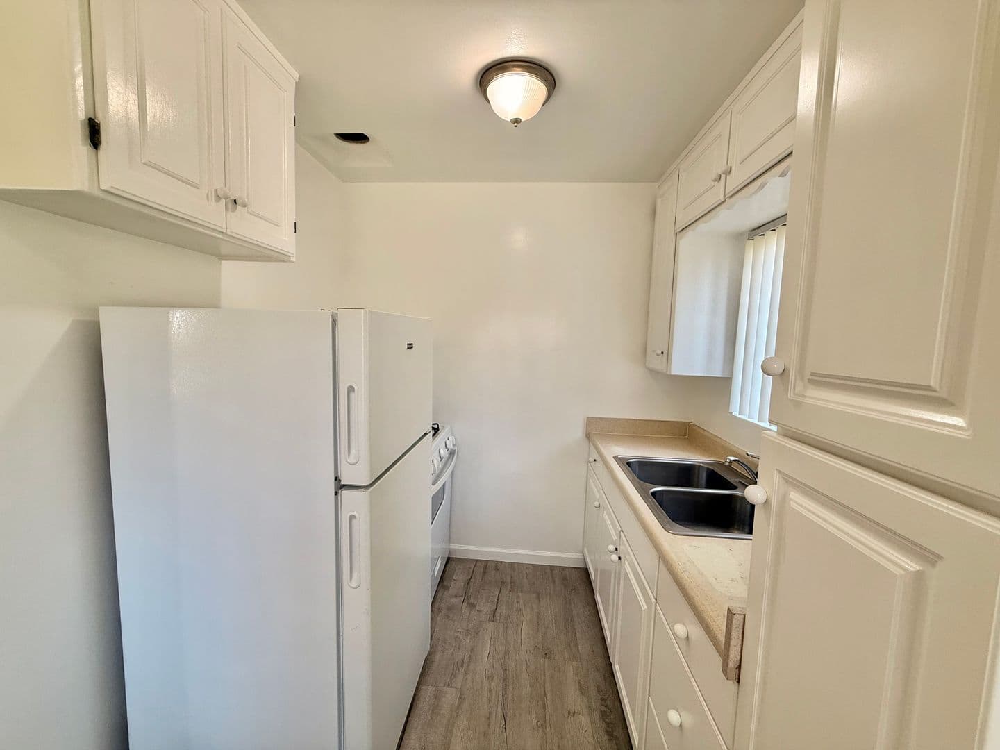 Oceanside Apartment: 419-421 Brooks St