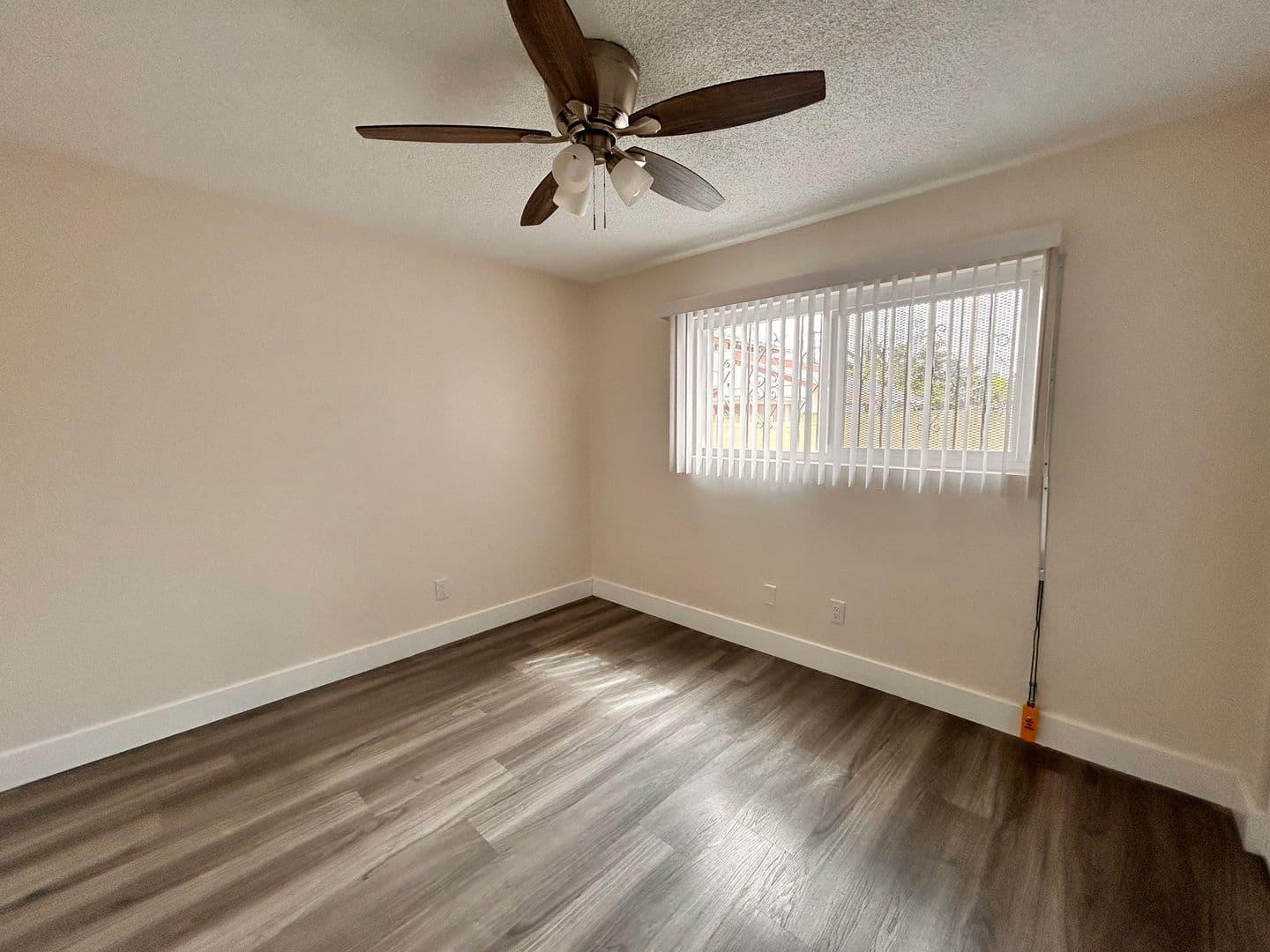 Bell Gardens Apartment: 6128 Gotham St