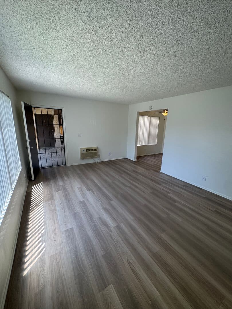 Orange Apartment: 231 W Palmyra Ave