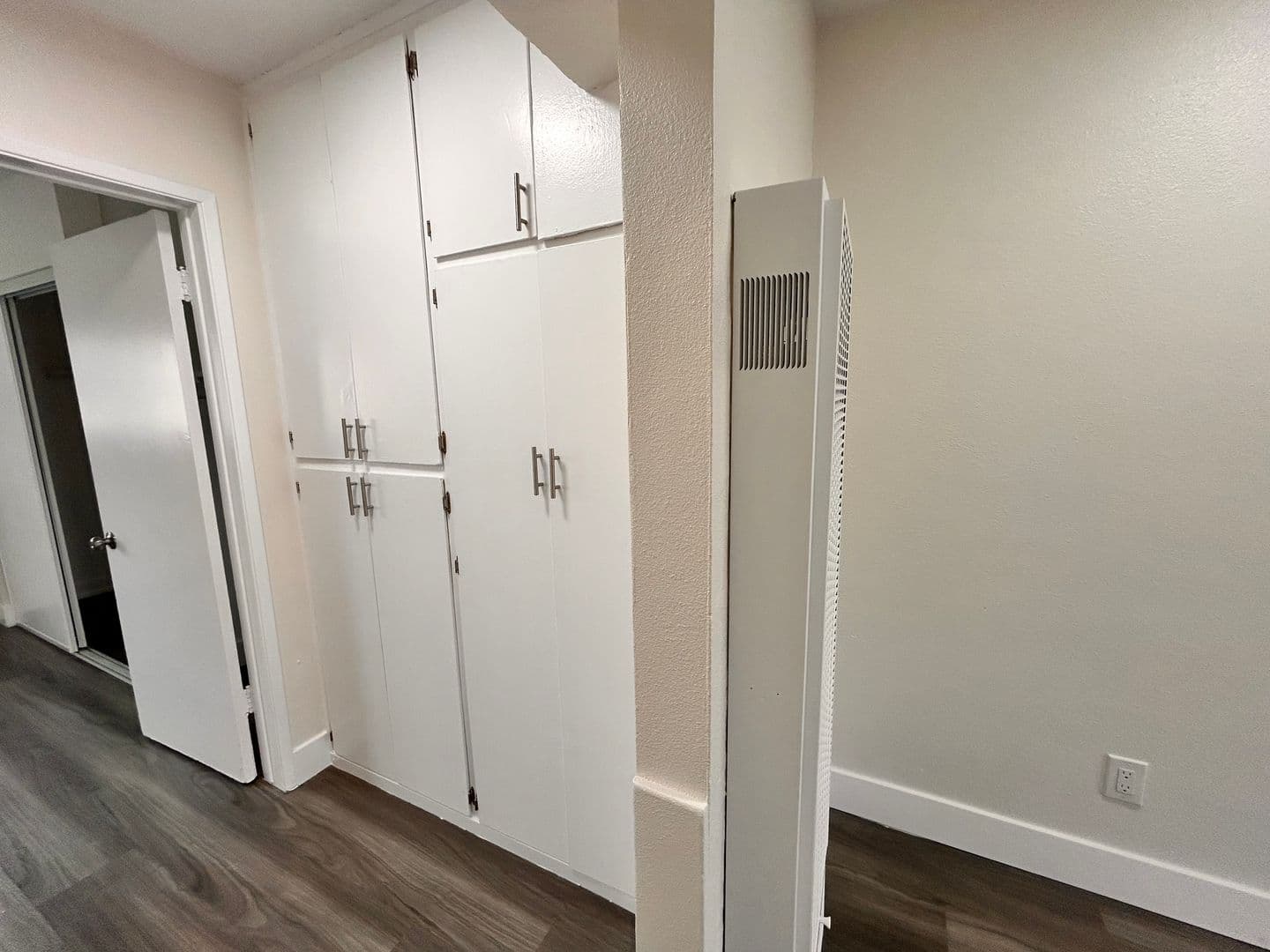 Bell Gardens Apartment: 6128 Gotham St