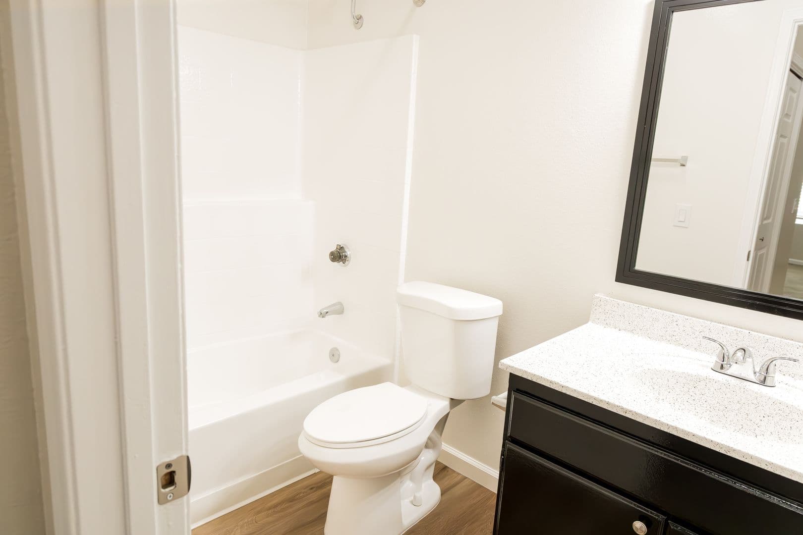 Long Beach Apartment: 3787 E 11th St