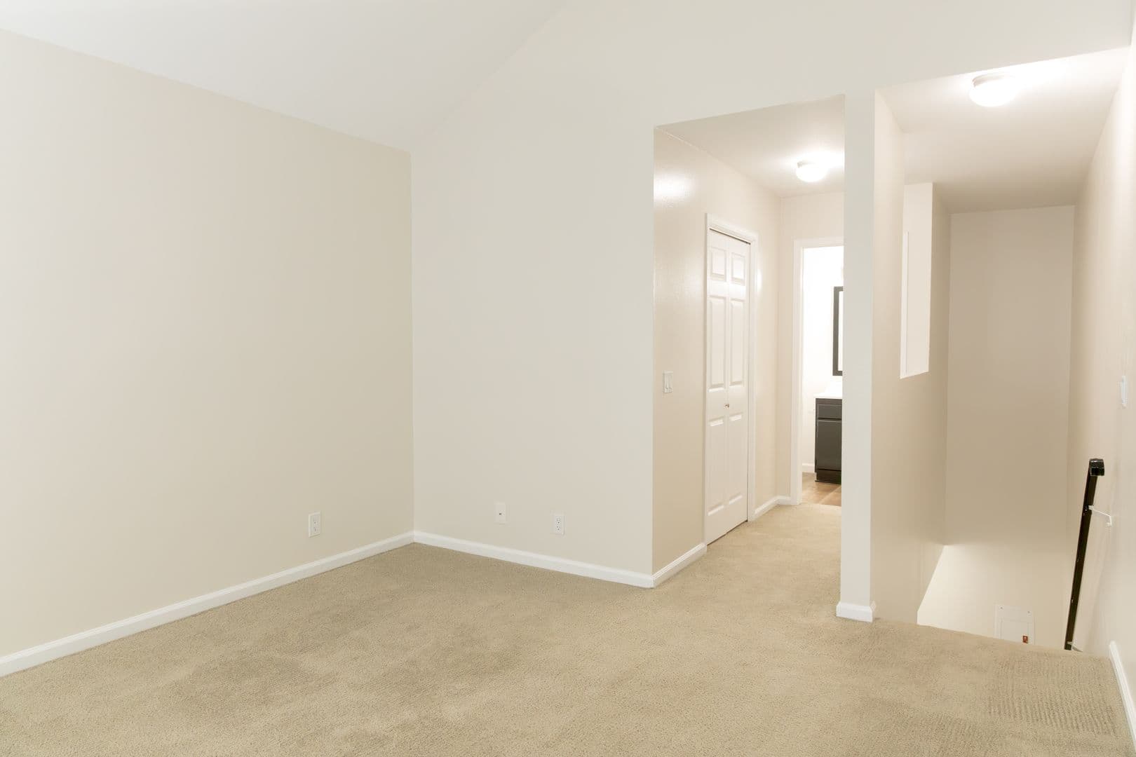 Long Beach Apartment: 3787 E 11th St