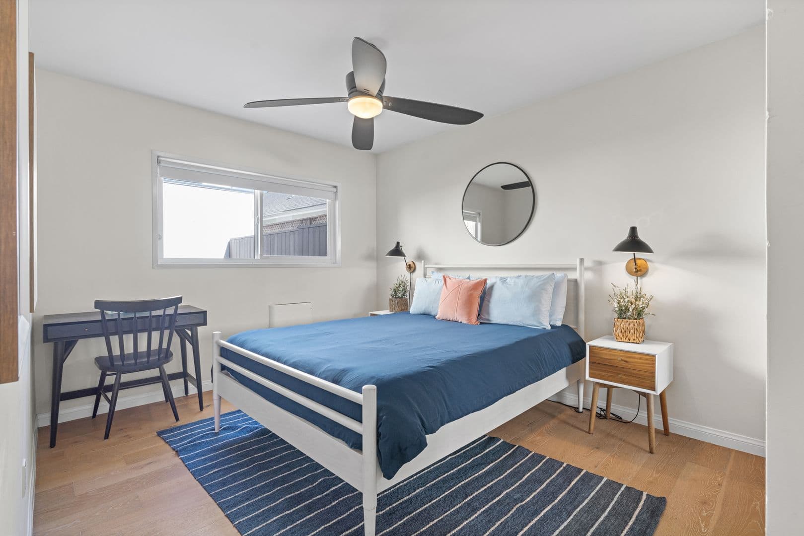 Venice Apartment: 707 - 707 1/2 6th Ave