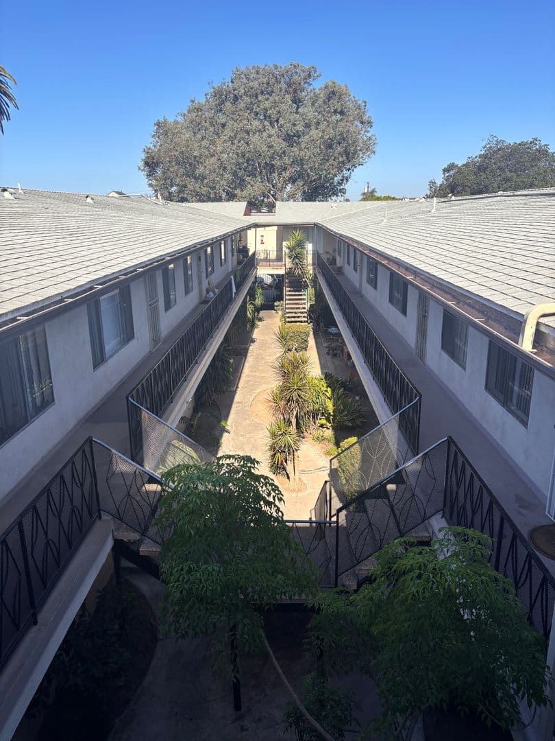 Long Beach Apartment: 1600 N Stanton Pl