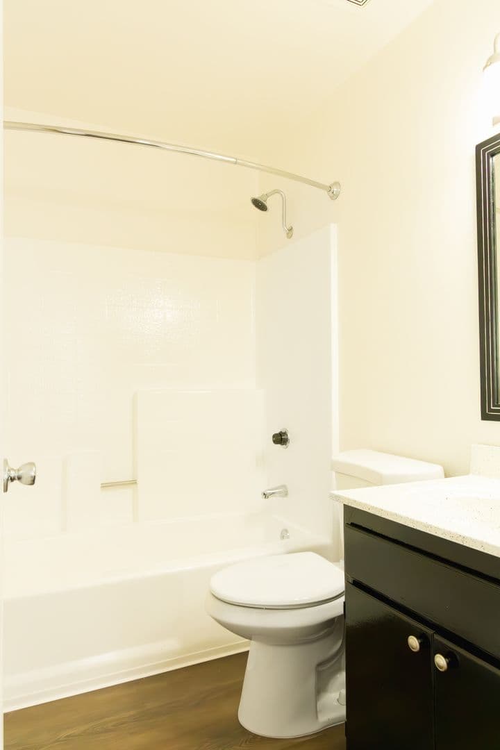 Long Beach Apartment: 3787 E 11th St
