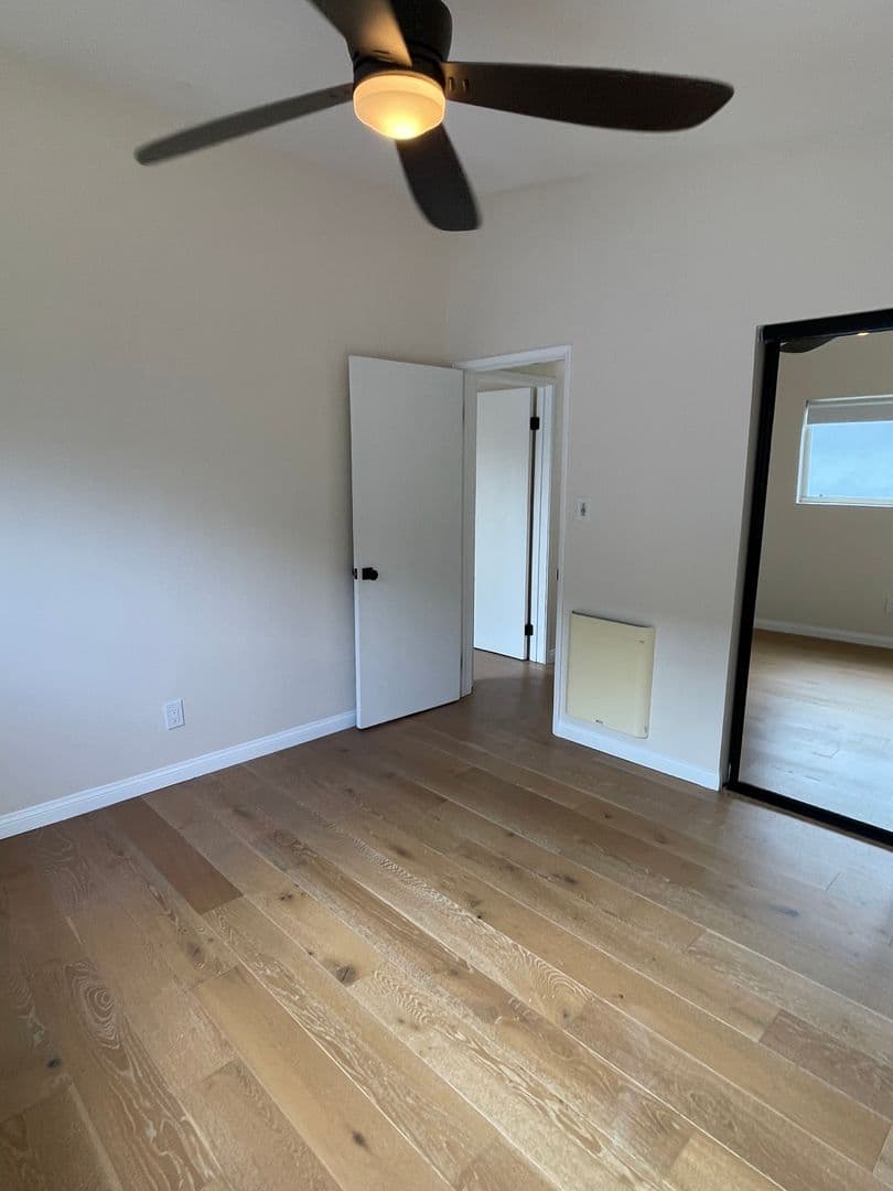 Venice Apartment: 707 - 707 1/2 6th Ave