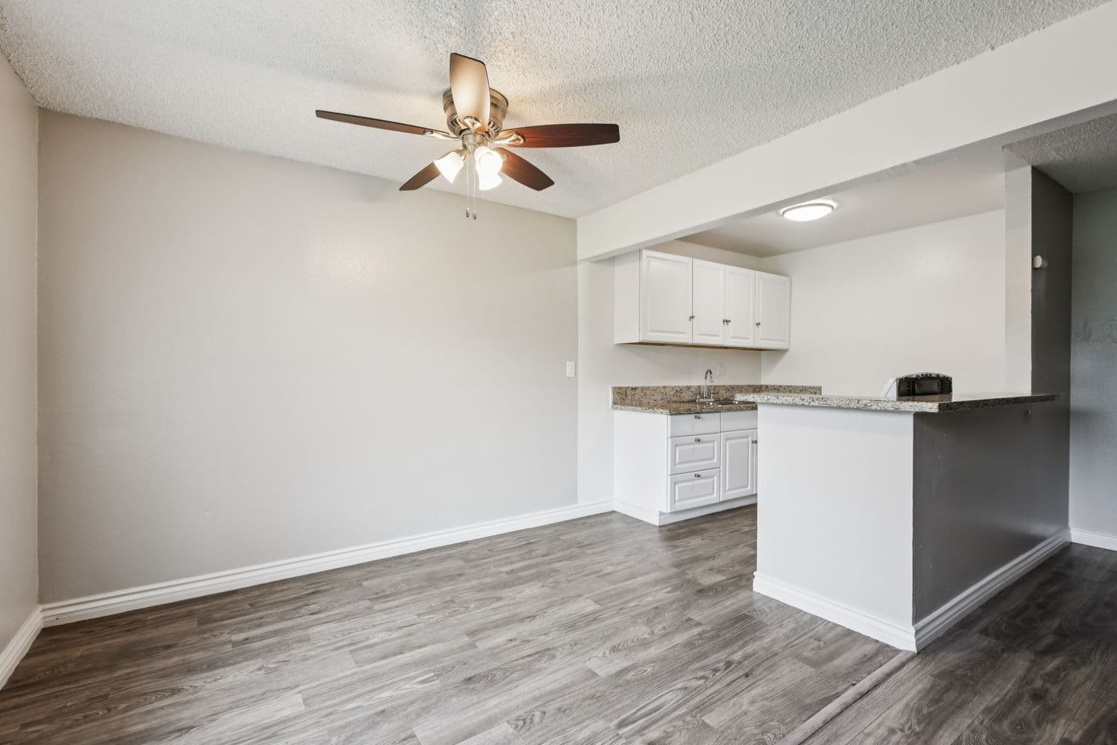 Anaheim Apartment: 145 S Westchester Dr