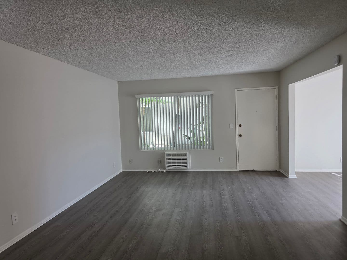 Garden Grove Apartment: 13072 Casa Linda Ln