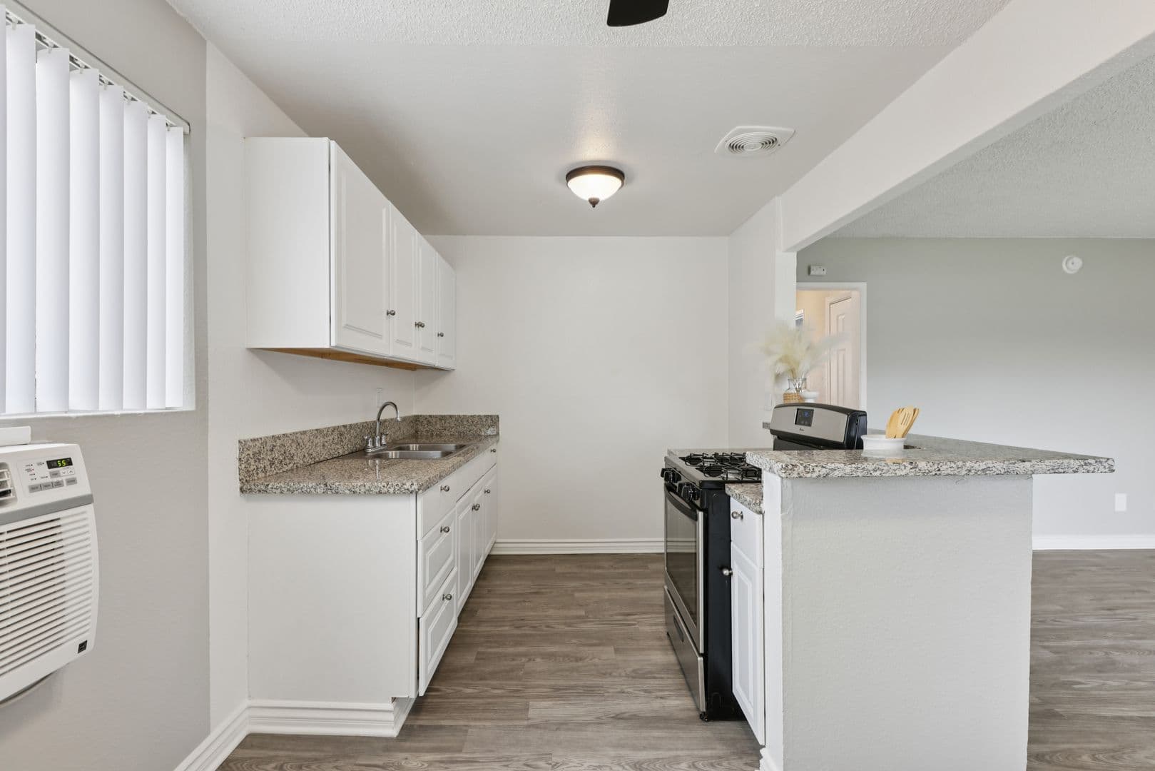 Anaheim Apartment: 145 S Westchester Dr
