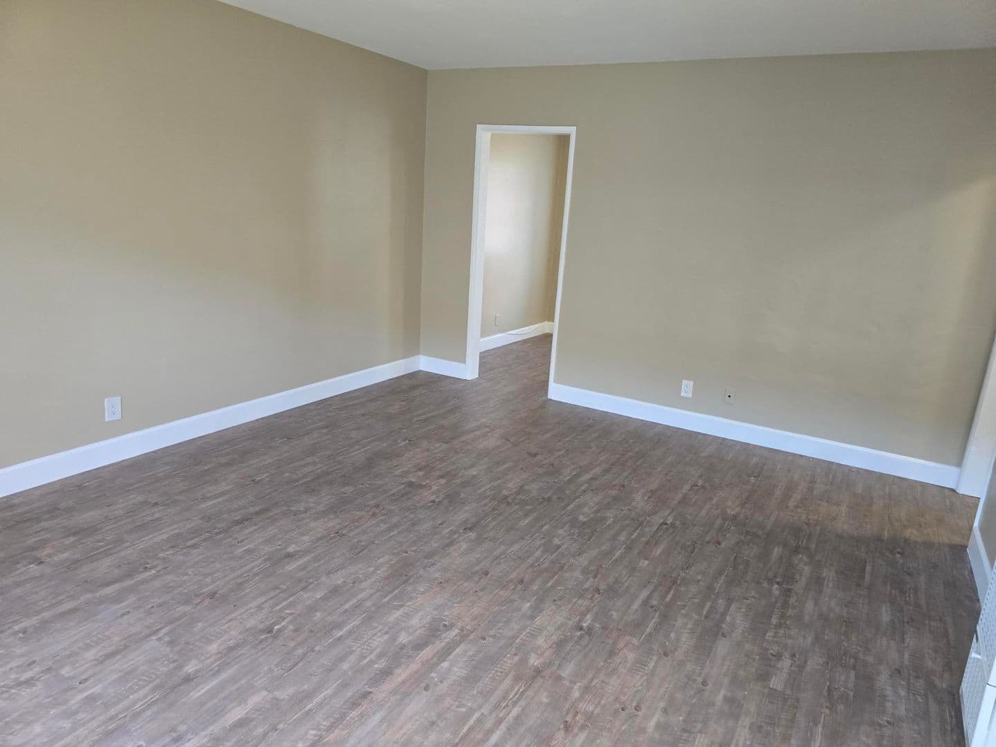 Santa Ana Apartment: 116 S  Orange Ave