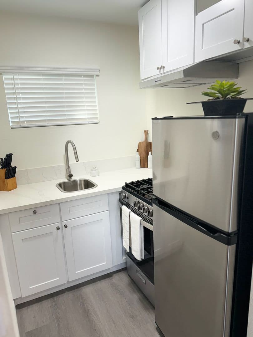 Fullerton Apartment: 1840 W Orangethorpe Ave