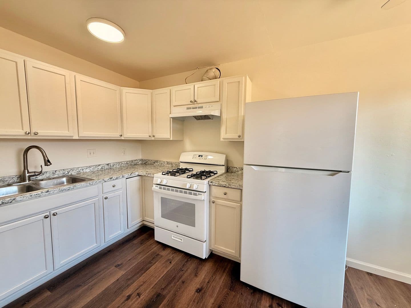 Oceanside Apartment: 1346 Dubuque St