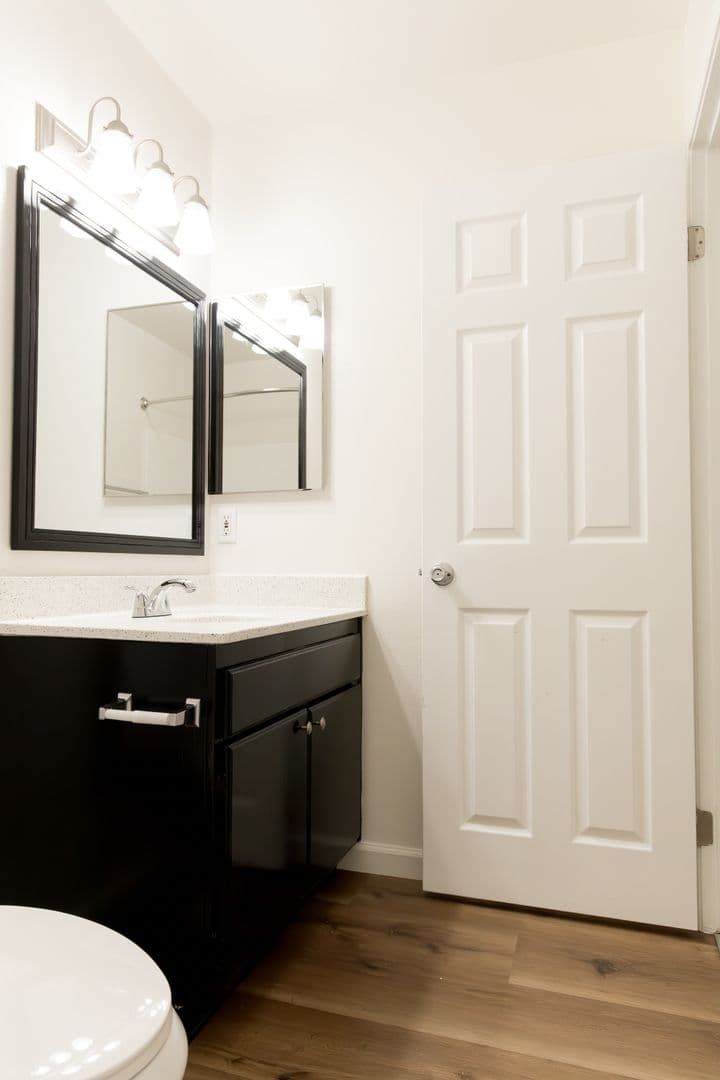 Long Beach Apartment: 3787 E 11th St