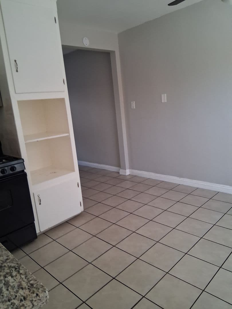 Paramount Apartment: 16619-16621 Downey Ave