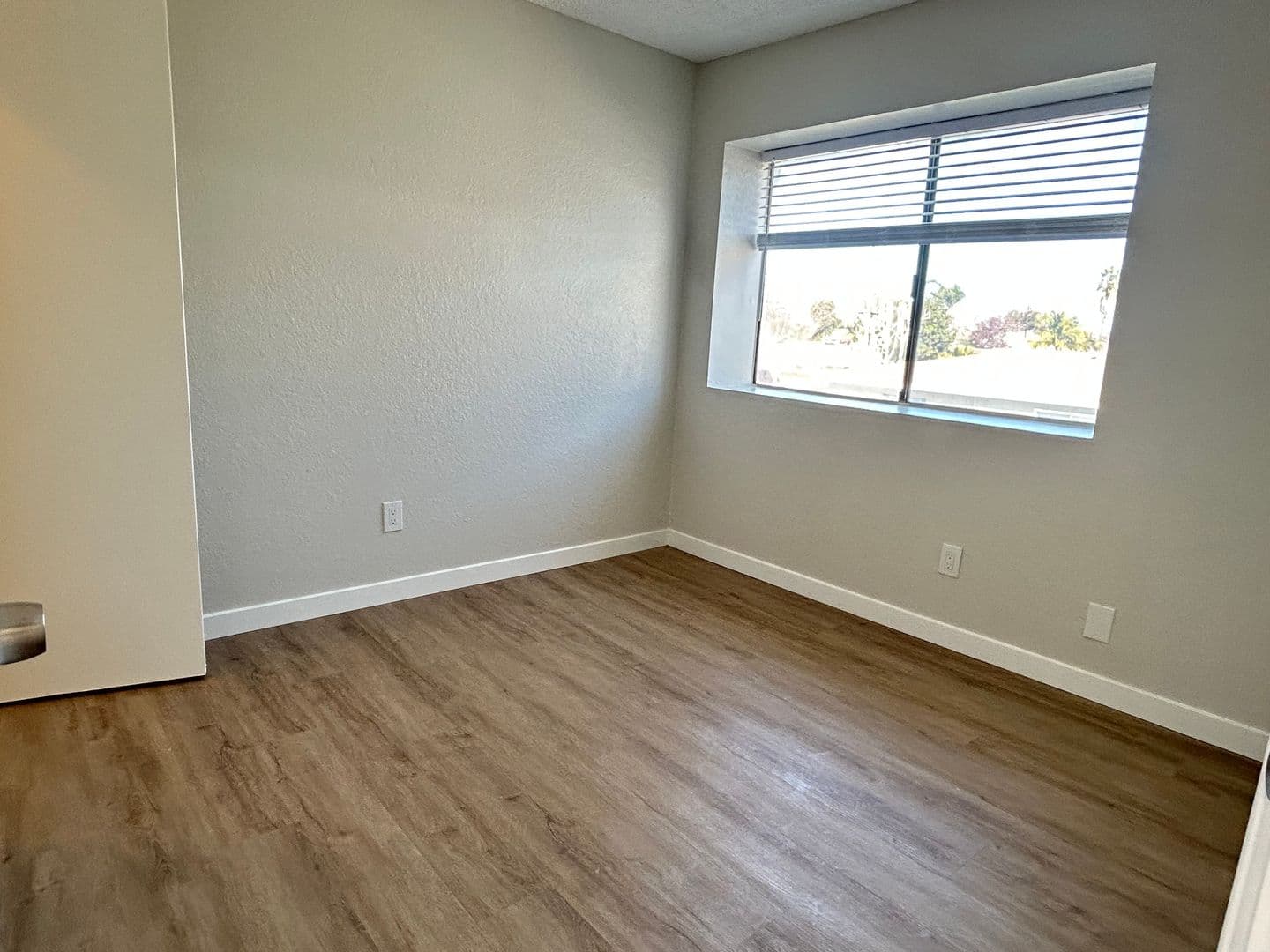 Costa Mesa Apartment: 1940 Wallace Ave