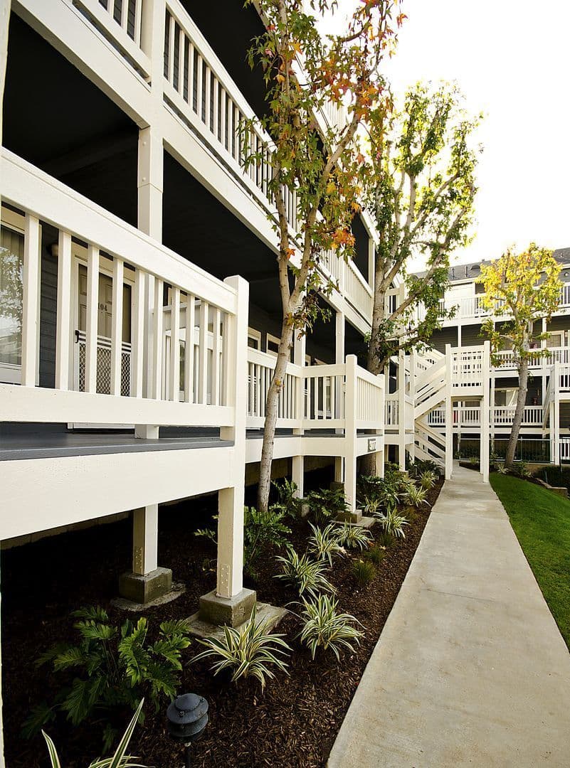 Long Beach Apartment: 3787 E 11th St