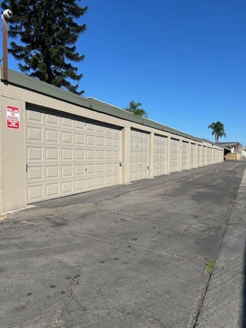 Fullerton Apartment: 1321 S Vine Ave