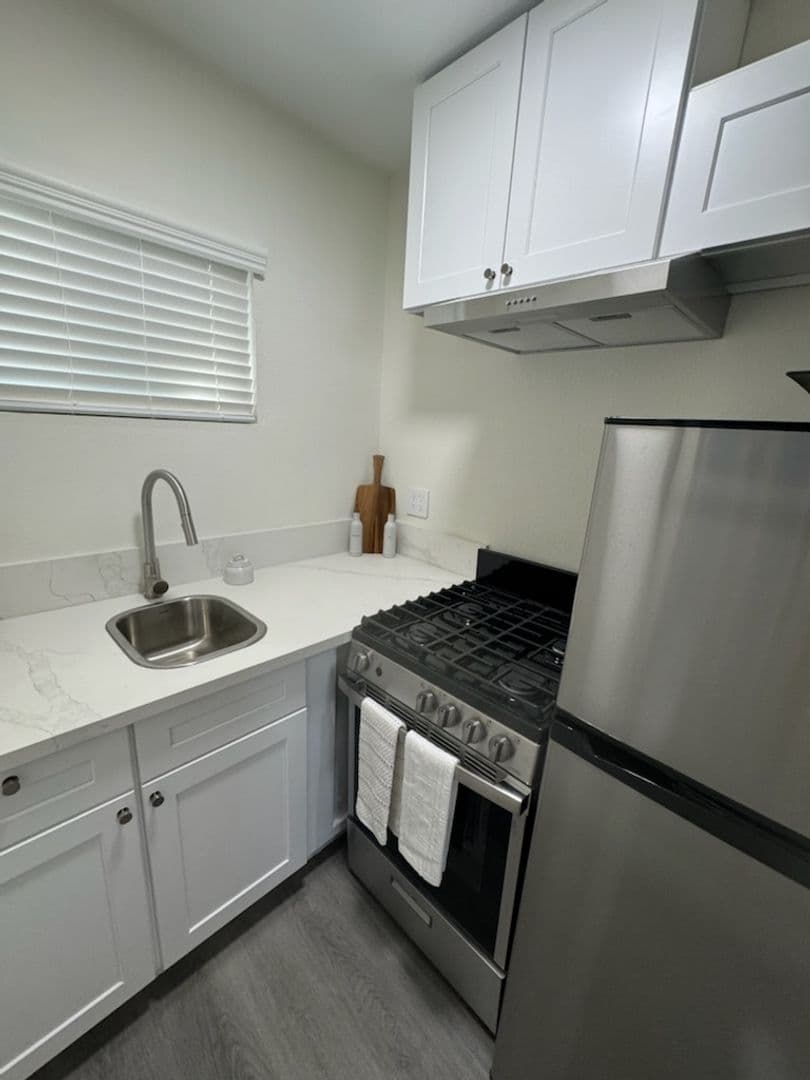 Fullerton Apartment: 1840 W Orangethorpe Ave
