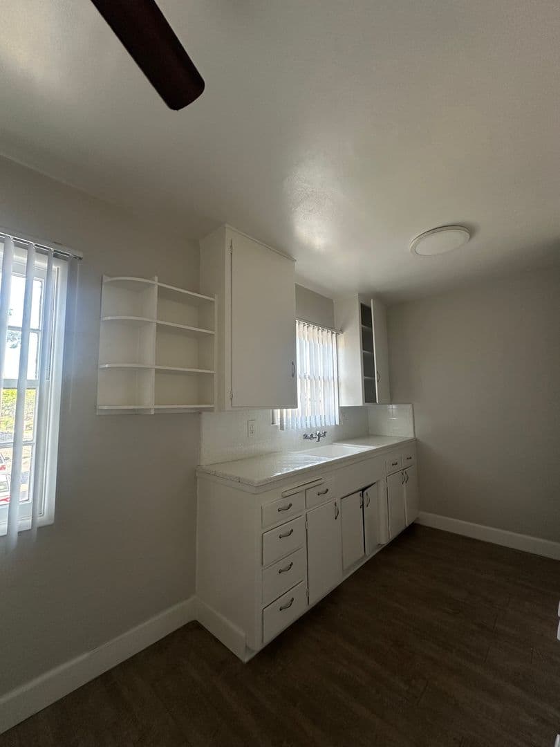 Santa Ana Apartment: 116 S  Orange Ave