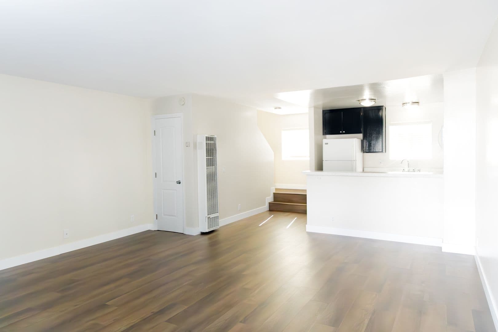 Long Beach Apartment: 3787 E 11th St