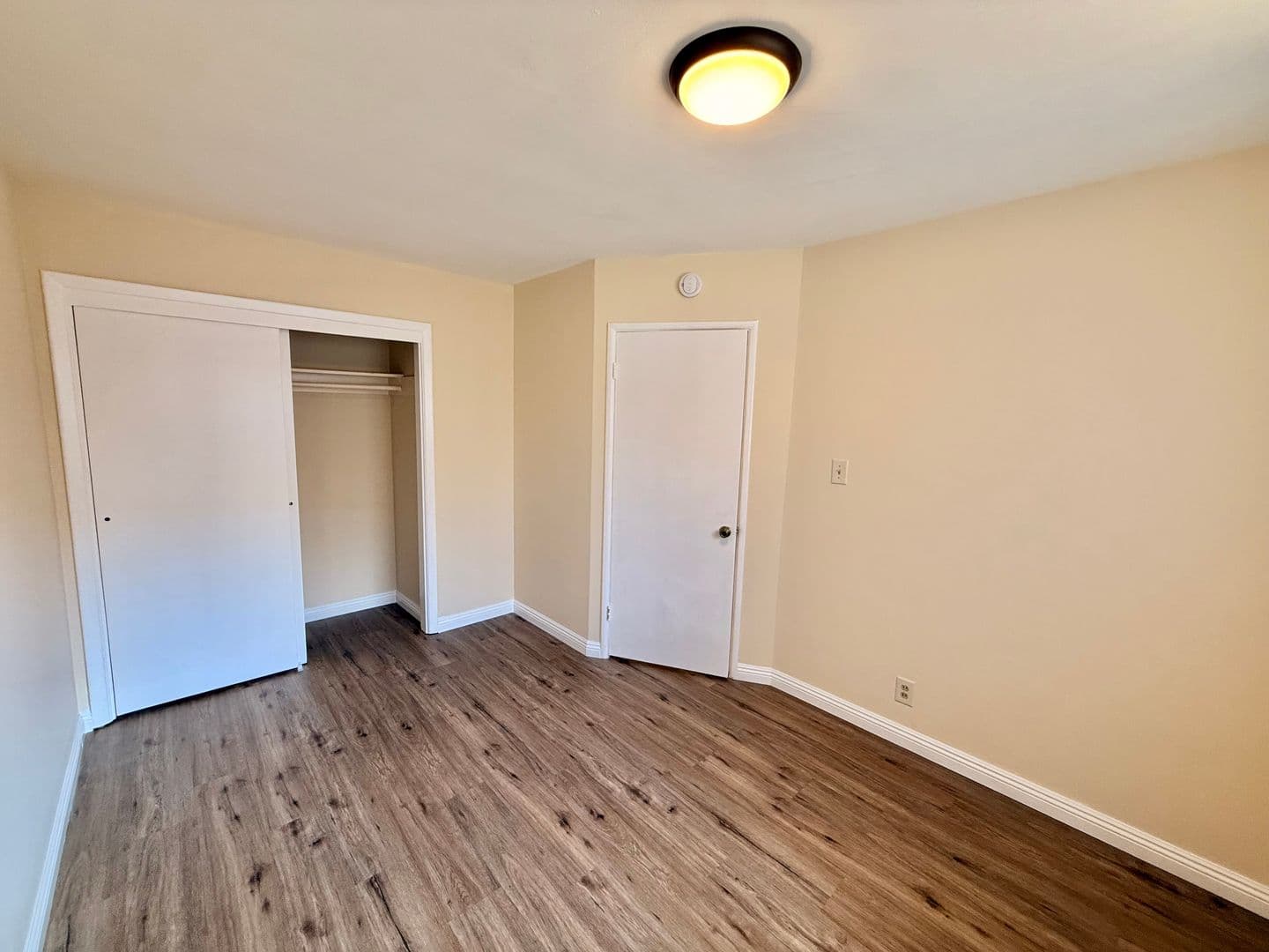 Oceanside Apartment: 419-421 Brooks St