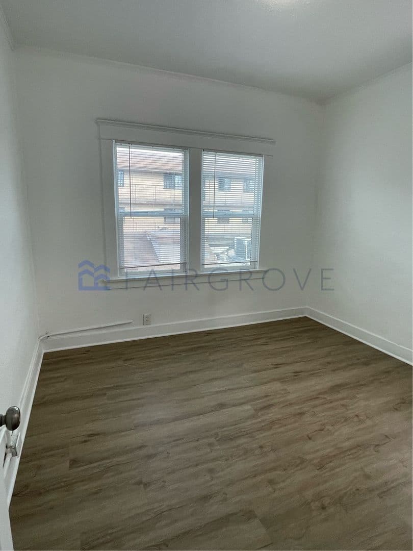 Long Beach Apartment: 920 N Washington Pl