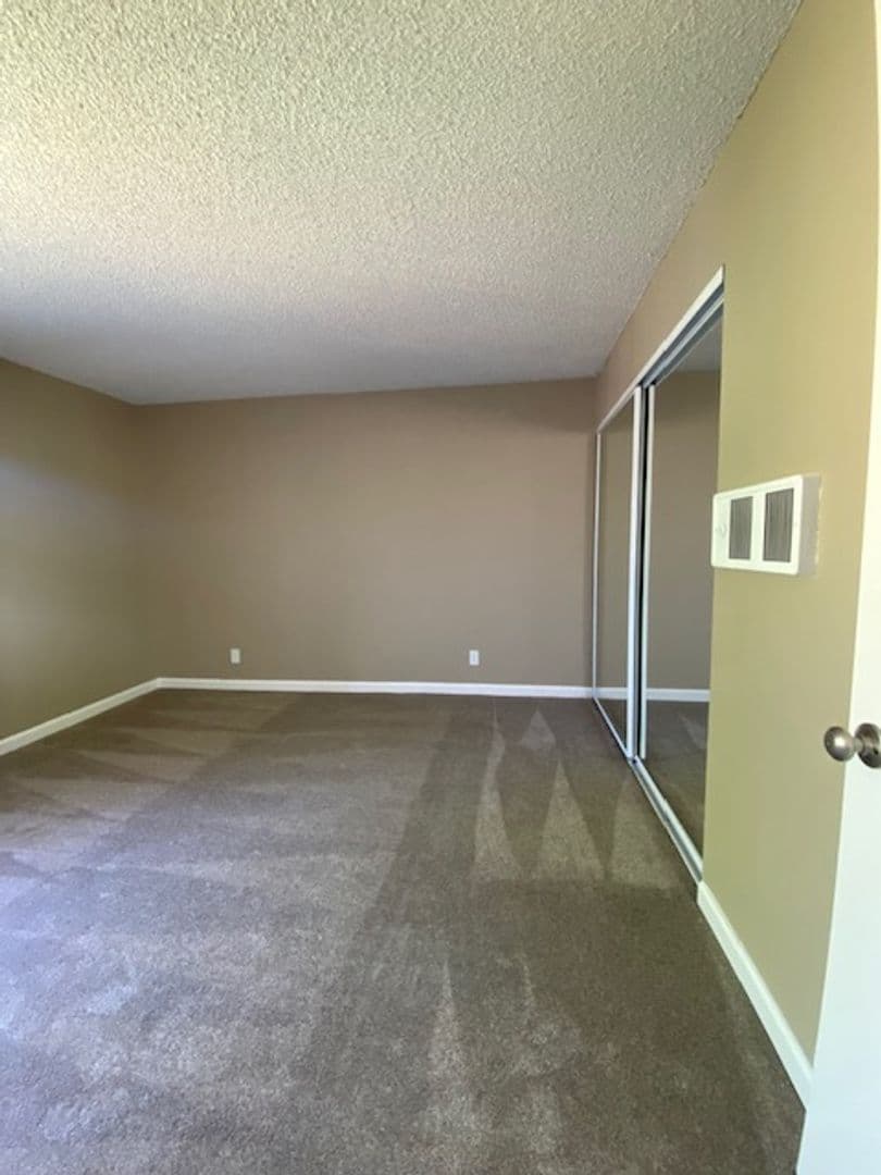San Diego Apartment: 1587 Oro Vista Road