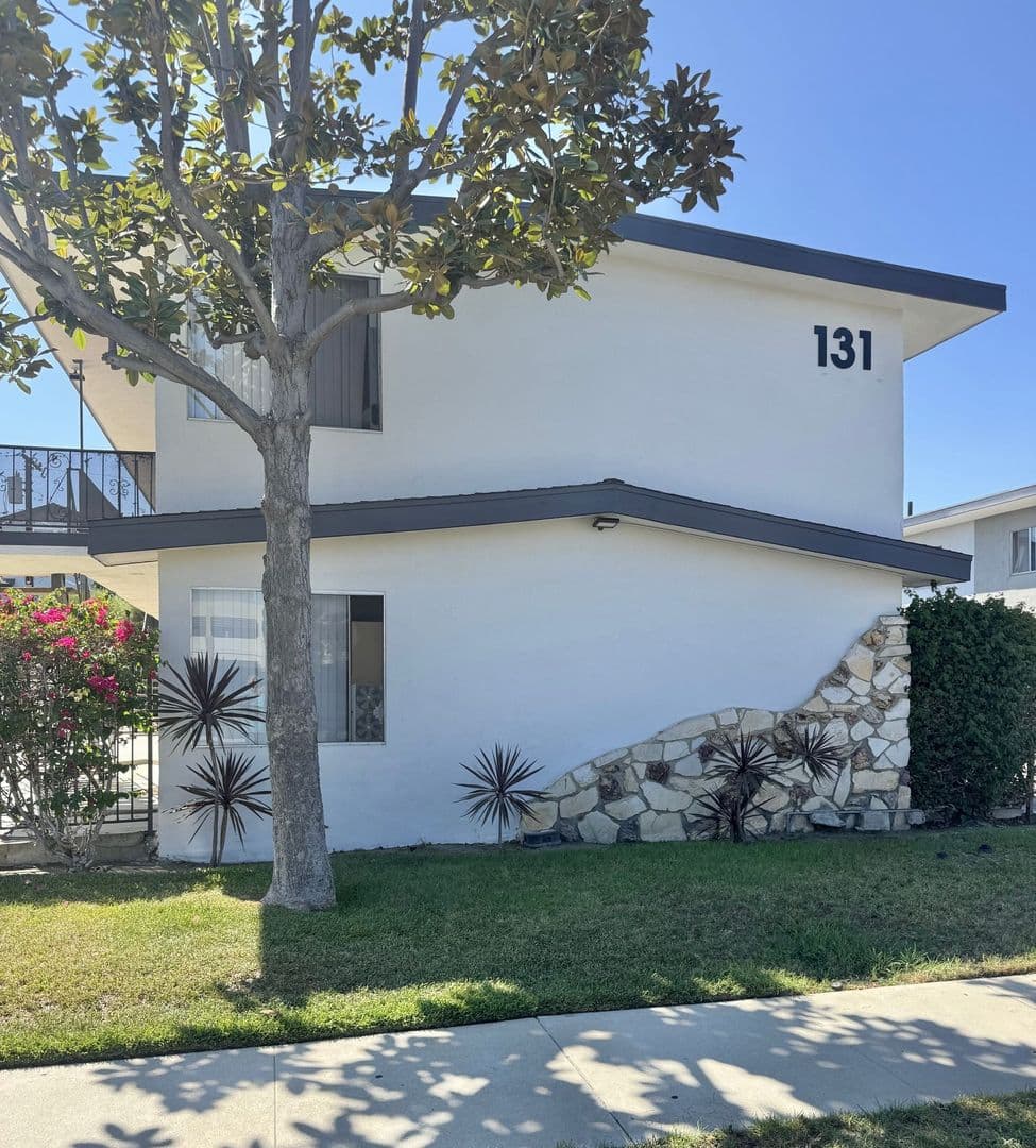 Anaheim Apartment: 119-135 S Fahrion Pl
