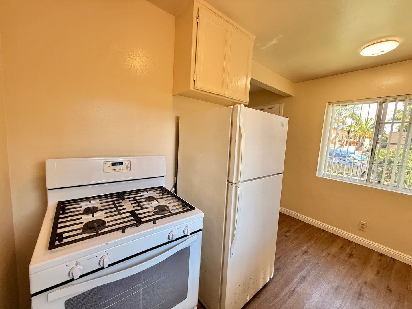 Oceanside Apartment: 419-421 Brooks St