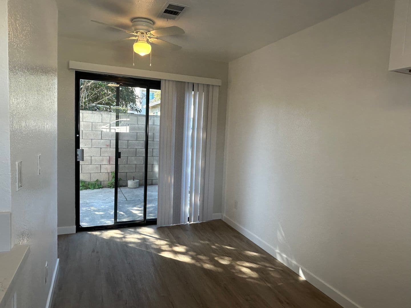Costa Mesa Apartment: 1940 Wallace Ave